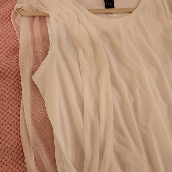 Sleeveless Blouse - Picture 4 of 5